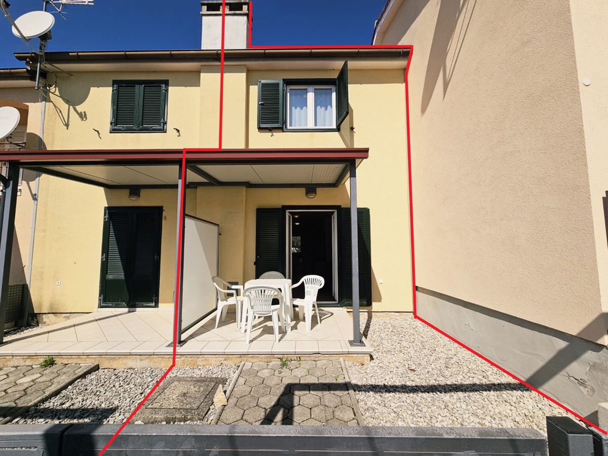 Vrstna hiša - 2 km do morja